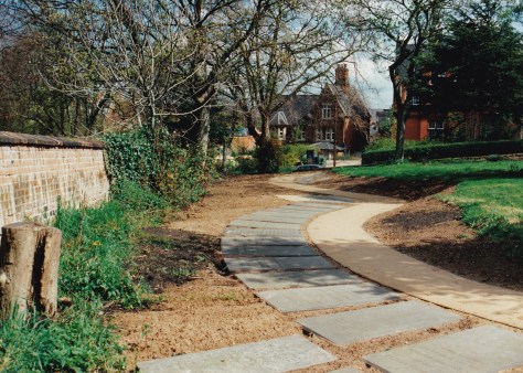 1961 Clarendon Street meeting house 4 Grounds after 24.04.94